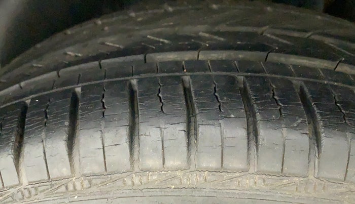 2013 Maruti Ertiga VXI, Petrol, Manual, 24,311 km, Left Rear Tyre Tread