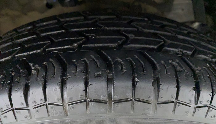 2016 Maruti Swift VXI D, Petrol, Manual, 27,818 km, Right Front Tyre Tread