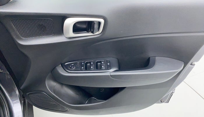 2021 Hyundai VENUE S MT 1.2 KAPPA, Petrol, Manual, 15,822 km, Driver Side Door Panels Control
