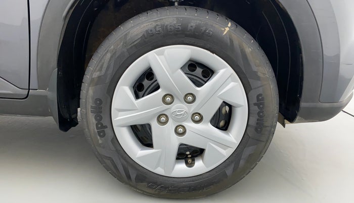 2021 Hyundai VENUE S MT 1.2 KAPPA, Petrol, Manual, 15,822 km, Right Front Wheel