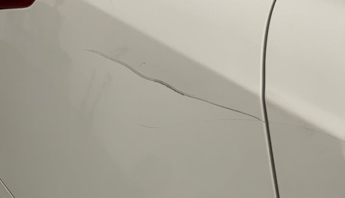 2015 Hyundai Xcent SX AT 1.2 (O), Petrol, Automatic, 49,760 km, Right quarter panel - Minor scratches