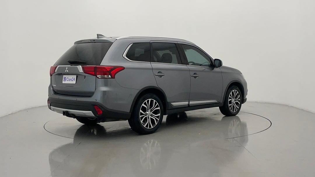 Right Back Diagonal (45- Degree) View