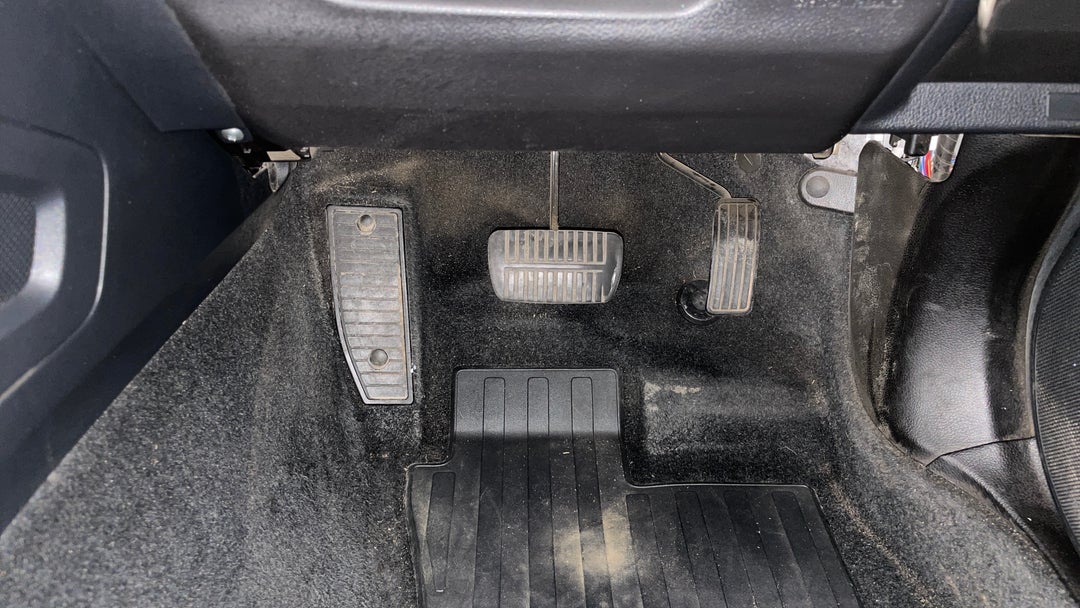 2015 Subaru Forester 2.5i-l, Automatic, 116141 km, Pedals and Footmat