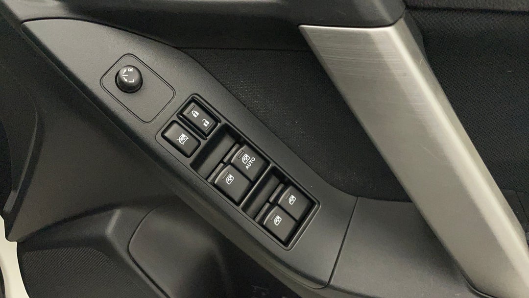 2015 Subaru Forester 2.5i-l, Automatic, 116141 km, Drivers Side Door Panel Controls