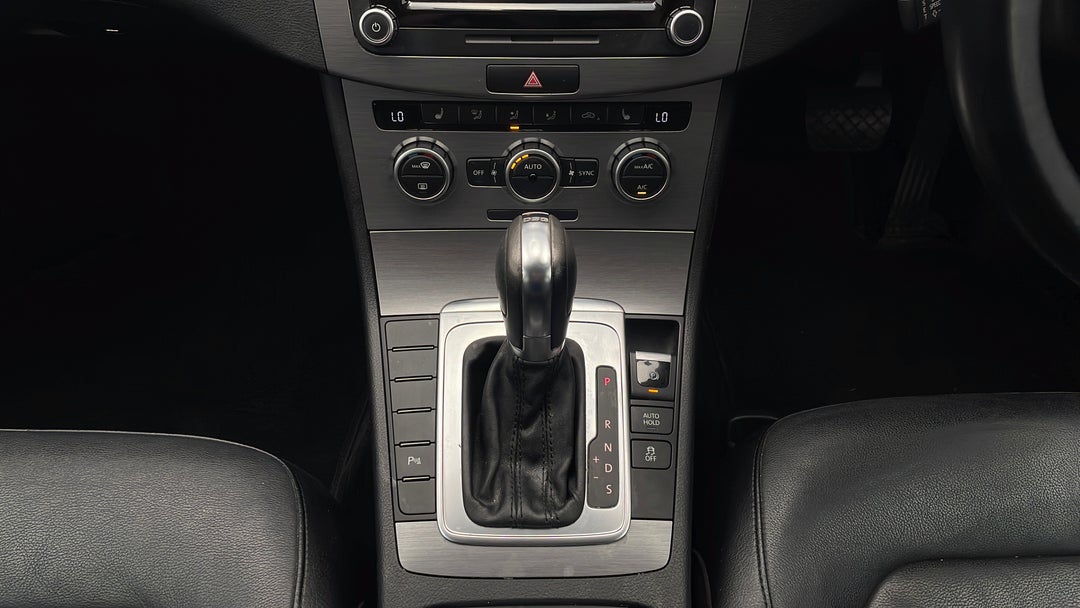 2013 Volkswagen Passat 118 Tsi, Automatic, 113192 km, Gear Lever 