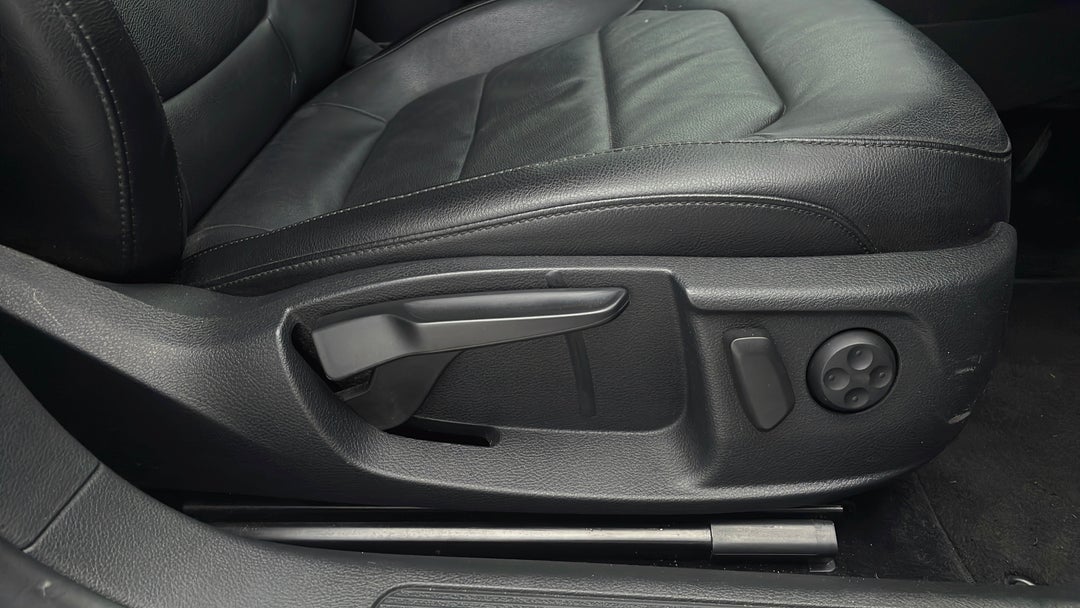 2013 Volkswagen Passat 118 Tsi, Automatic, 113192 km, Drivers Side Adjustment Panel