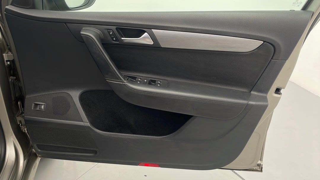 2013 Volkswagen Passat 118 Tsi, Automatic, 113192 km, Speaker View