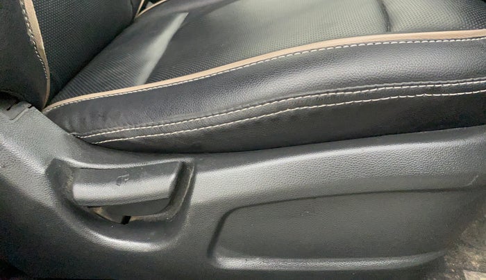 2018 Hyundai Elite i20 MAGNA EXECUTIVE 1.2, Petrol, Manual, 25,349 km, Driver Side Adjustment Panel