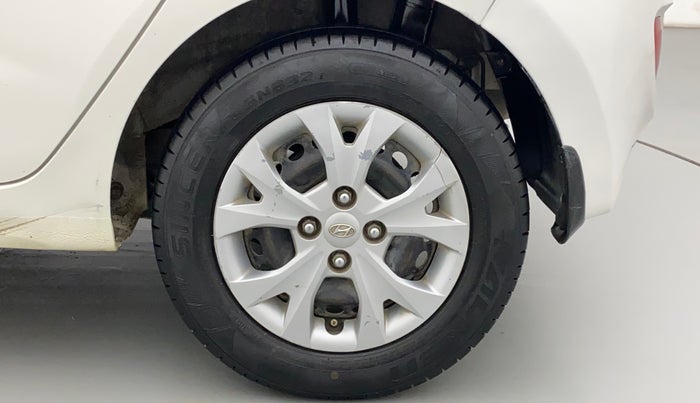 2016 Hyundai Grand i10 MAGNA 1.2 KAPPA VTVT, Petrol, Manual, 1,05,877 km, Left Rear Wheel