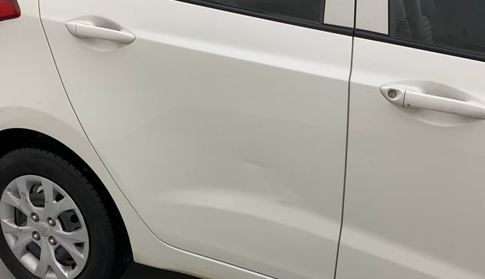 2016 Hyundai Grand i10 MAGNA 1.2 KAPPA VTVT, Petrol, Manual, 1,05,877 km, Right rear door - Slightly dented
