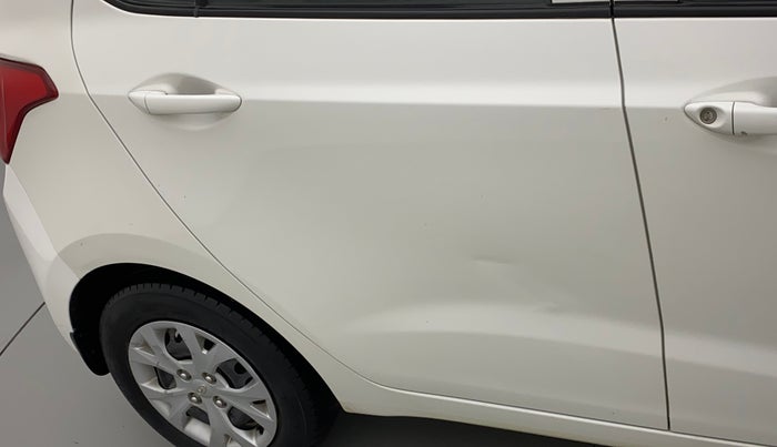 2016 Hyundai Grand i10 MAGNA 1.2 KAPPA VTVT, Petrol, Manual, 1,05,877 km, Right rear door - Minor scratches
