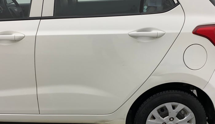 2016 Hyundai Grand i10 MAGNA 1.2 KAPPA VTVT, Petrol, Manual, 1,05,877 km, Rear left door - Slight discoloration