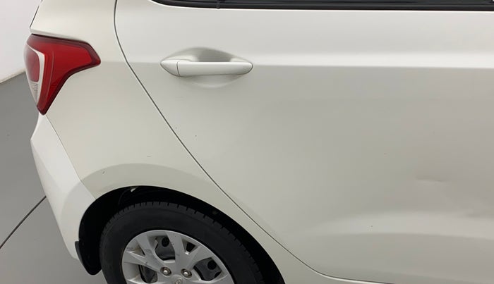 2016 Hyundai Grand i10 MAGNA 1.2 KAPPA VTVT, Petrol, Manual, 1,05,877 km, Right quarter panel - Minor scratches