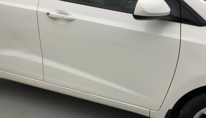 2016 Hyundai Grand i10 MAGNA 1.2 KAPPA VTVT, Petrol, Manual, 1,05,877 km, Driver-side door - Minor scratches