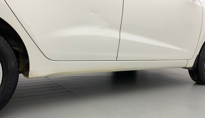 2016 Hyundai Grand i10 MAGNA 1.2 KAPPA VTVT, Petrol, Manual, 1,05,877 km, Right running board - Minor scratches