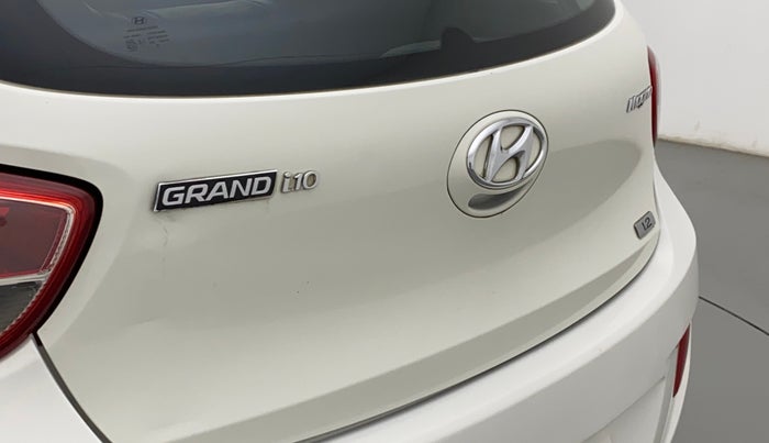 2016 Hyundai Grand i10 MAGNA 1.2 KAPPA VTVT, Petrol, Manual, 1,05,877 km, Dicky (Boot door) - Slightly dented