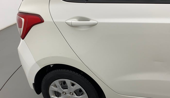 2016 Hyundai Grand i10 MAGNA 1.2 KAPPA VTVT, Petrol, Manual, 1,05,877 km, Right quarter panel - Slightly rusted