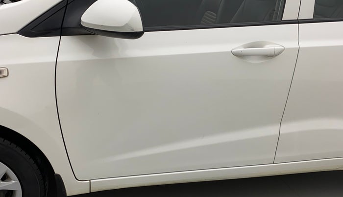 2016 Hyundai Grand i10 MAGNA 1.2 KAPPA VTVT, Petrol, Manual, 1,05,877 km, Front passenger door - Minor scratches