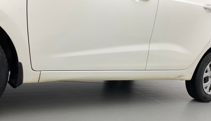2016 Hyundai Grand i10 MAGNA 1.2 KAPPA VTVT, Petrol, Manual, 1,05,877 km, Left running board - Slightly dented