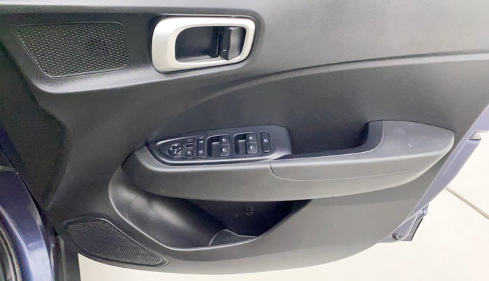 2020 Hyundai VENUE SX 1.0 TURBO, Petrol, Manual, 37,799 km, Driver Side Door Panels Control