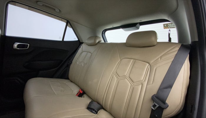 2020 Hyundai VENUE SX 1.0 TURBO, Petrol, Manual, 37,799 km, Right Side Rear Door Cabin