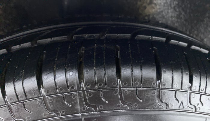 2014 Maruti Ritz LXI, CNG, Manual, 88,427 km, Right Rear Tyre Tread