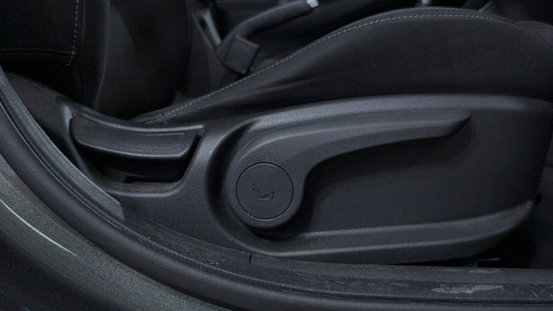 2020 Hyundai i30 Go, Automatic, 143570 km, Drivers Side Adjustment Panel