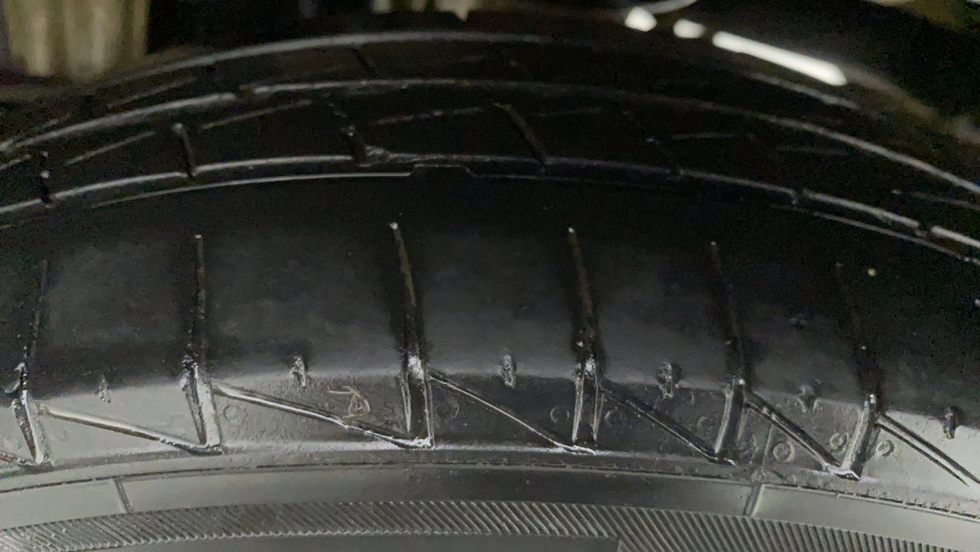 Right Front Tyre Tread
