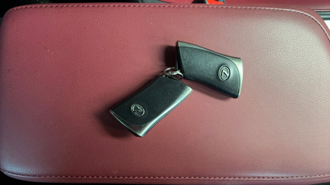 2022 Lexus Nx250 2wd, Automatic, 69148 km, Key Close-up