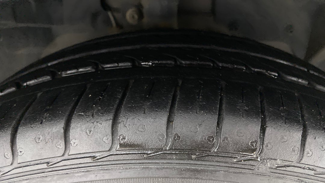 Right Front Tyre Tread