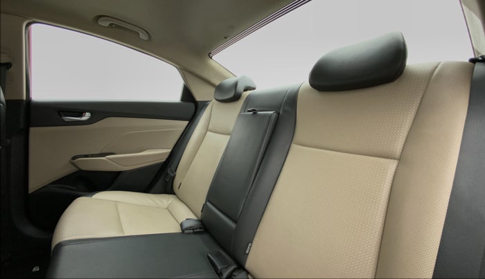 2018 Hyundai Verna 1.6 SX VTVT (O), Petrol, Manual, 41,233 km, Right Side Rear Door Cabin