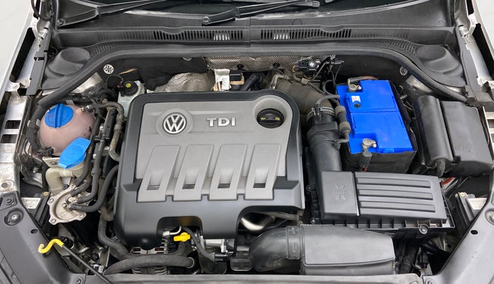 2015 Volkswagen Jetta HIGHLINE TDI AT, Diesel, Automatic, 93,455 km, Engine Bonet View