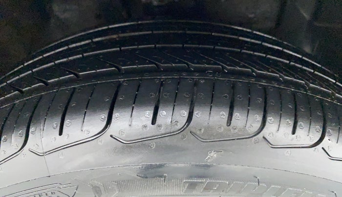2014 Hyundai Elite i20 ASTA 1.2, Petrol, Manual, 50,877 km, Right Front Tyre Tread