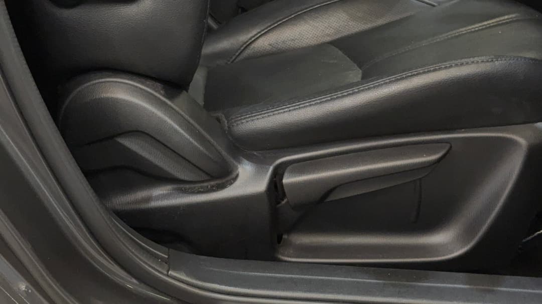2016 Mazda Mazda3 Touring, Automatic, 99375 km, Drivers Side Adjustment Panel