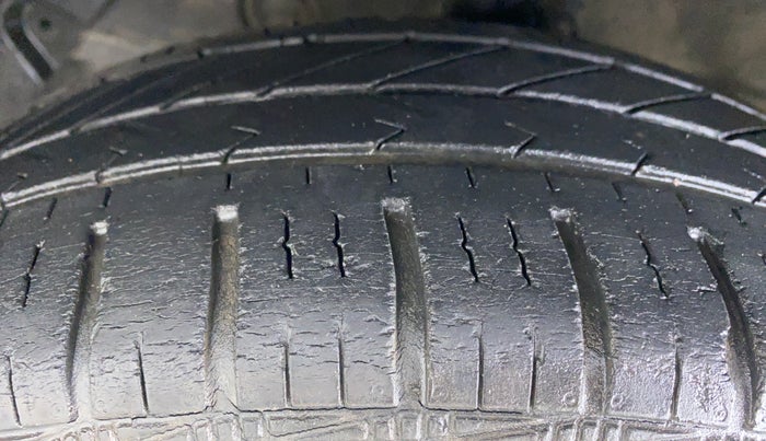 2015 Hyundai Grand i10 MAGNA 1.2 KAPPA VTVT, Petrol, Manual, 39,109 km, Left Front Tyre Tread