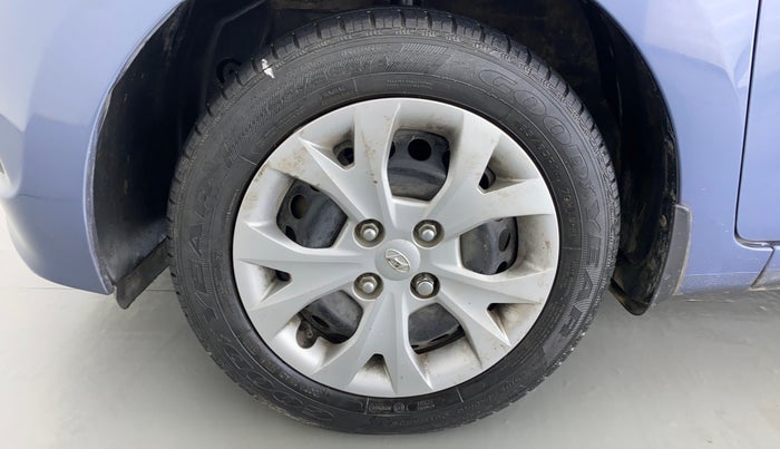 2015 Hyundai Grand i10 MAGNA 1.2 KAPPA VTVT, Petrol, Manual, 39,109 km, Left front tyre - Minor crack