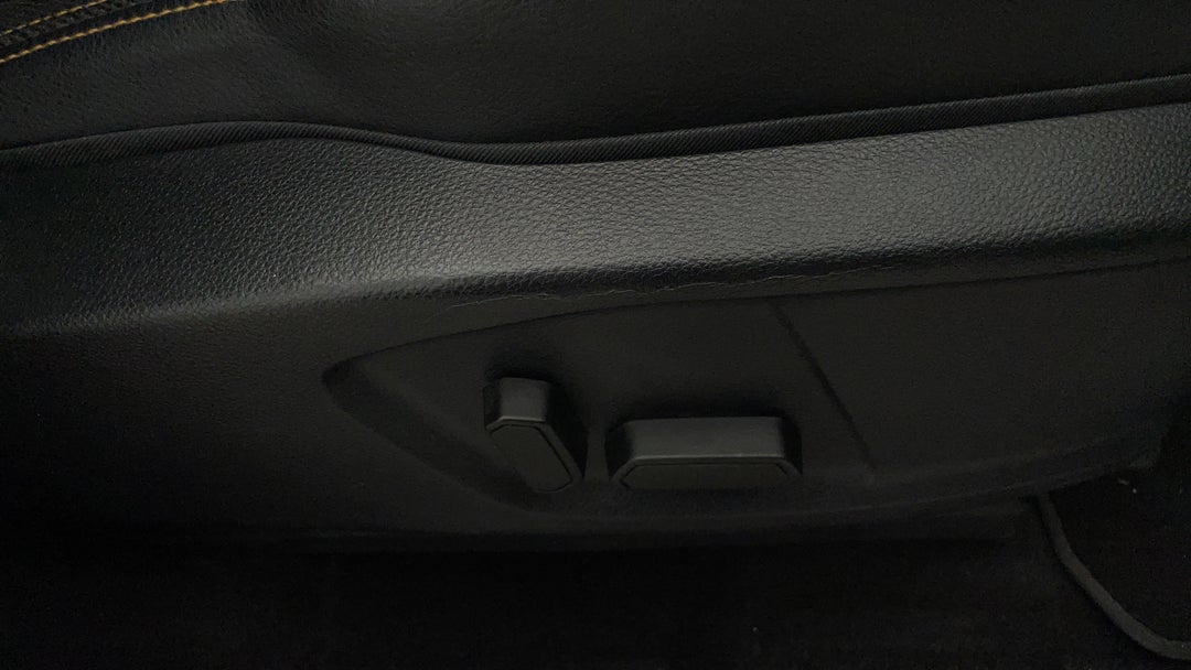 2019 Ford Ranger Wildtrak 3.2 (4x4), Automatic, 51531 km, Drivers Side Adjustment Panel