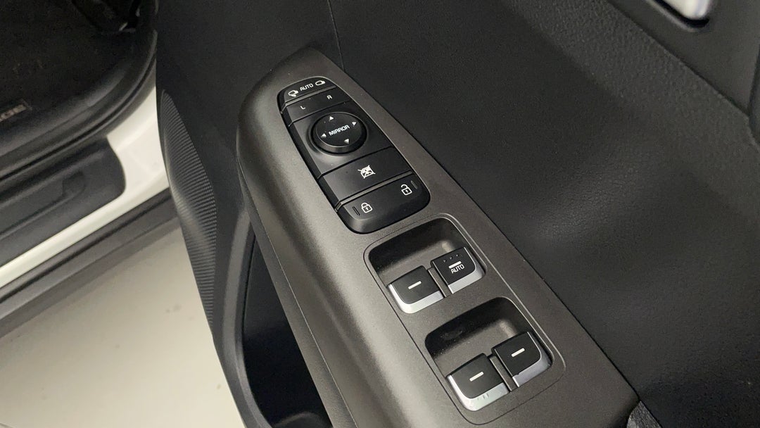 2016 Kia Sportage Si (fwd), Automatic, 145686 km, Drivers Side Door Panel Controls
