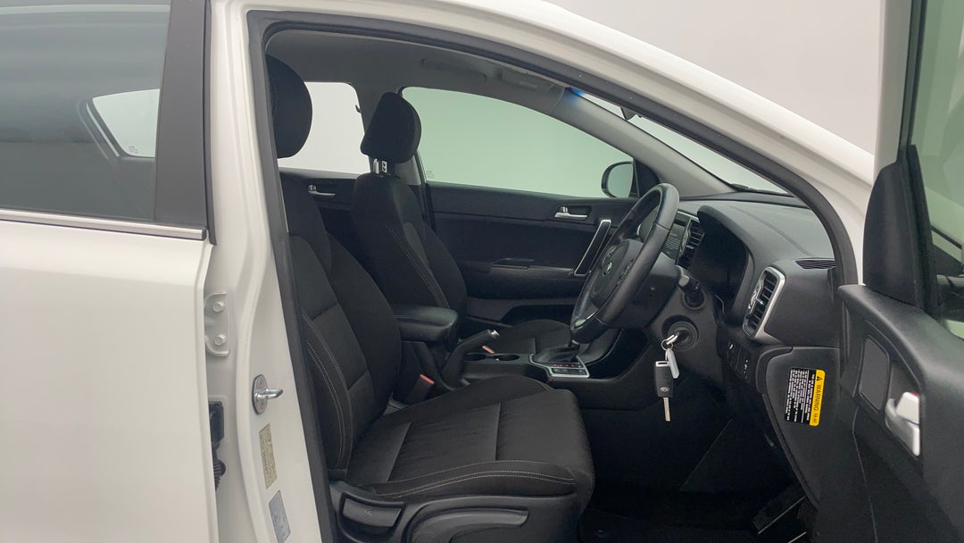 2016 Kia Sportage Si (fwd), Automatic, 145686 km, Right Side Front Door Cabin View