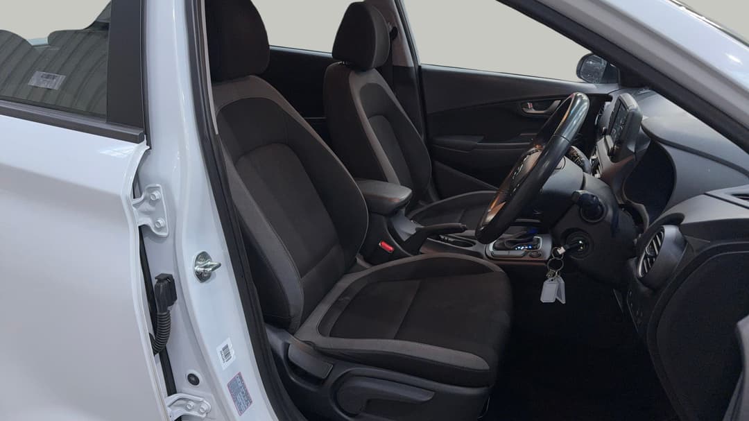 2020 Hyundai Kona Active (FWD), Automatic, 105283 km, Right Side Front Door Cabin View
