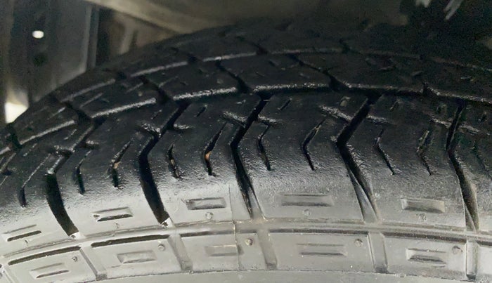 2010 Hyundai i10 SPORTZ 1.2 AT, Petrol, Automatic, 38,762 km, Left Front Tyre Tread