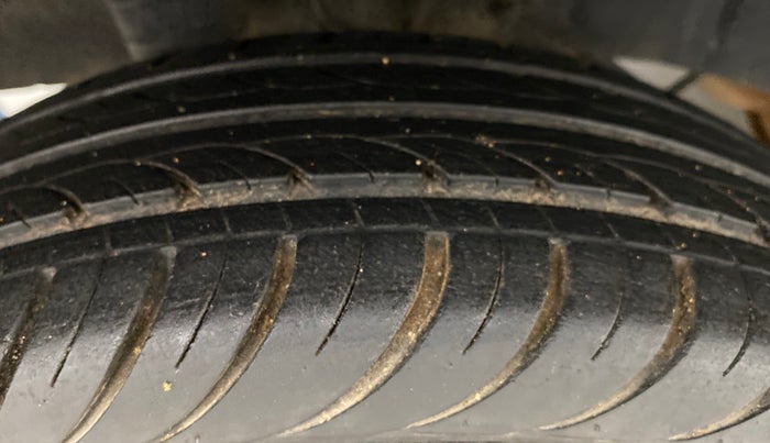 2014 Datsun Go T, Petrol, Manual, 70,320 km, Right Rear Tyre Tread