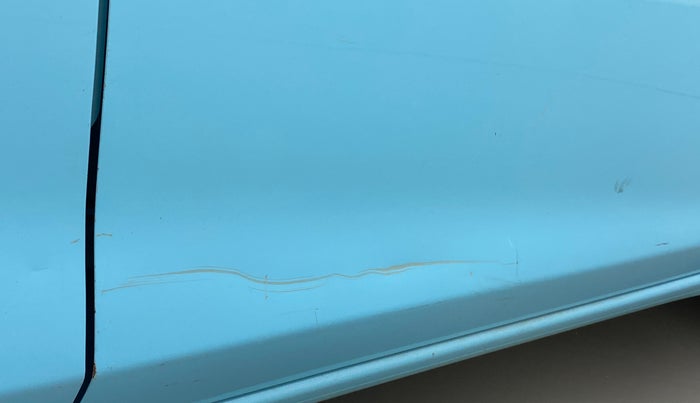 2014 Datsun Go T, Petrol, Manual, 70,320 km, Driver-side door - Minor scratches