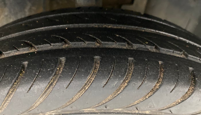 2014 Datsun Go T, Petrol, Manual, 70,320 km, Right Front Tyre Tread