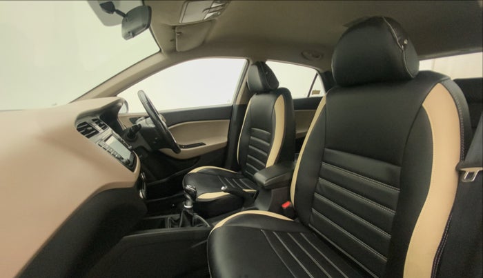 2017 Hyundai Elite i20 ASTA 1.4 CRDI (O), Diesel, Manual, 77,353 km, Right Side Front Door Cabin