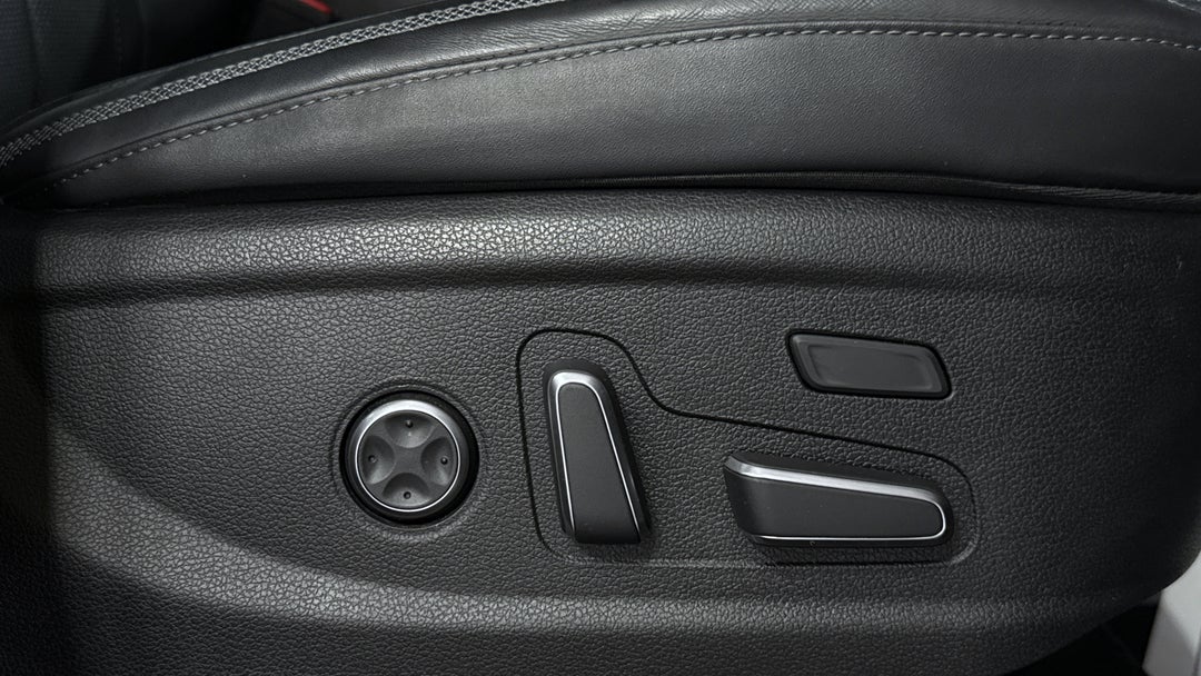 2022 Hyundai Santa Fe Highlander Crdi (AWD), Automatic, 58187 km, Drivers Side Adjustment Panel