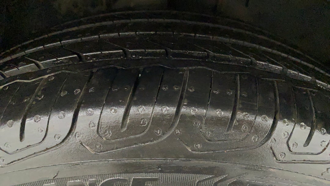 Right Front Tyre Tread