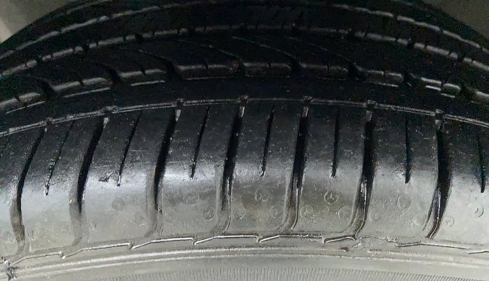 2013 Hyundai Verna FLUIDIC 1.6 SX CRDI, Diesel, Manual, 1,34,533 km, Left Front Tyre Tread