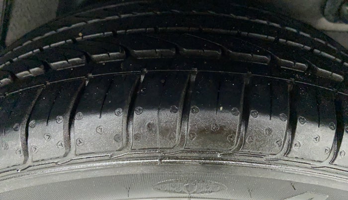 2013 Hyundai Verna FLUIDIC 1.6 SX CRDI, Diesel, Manual, 1,34,533 km, Left Rear Tyre Tread