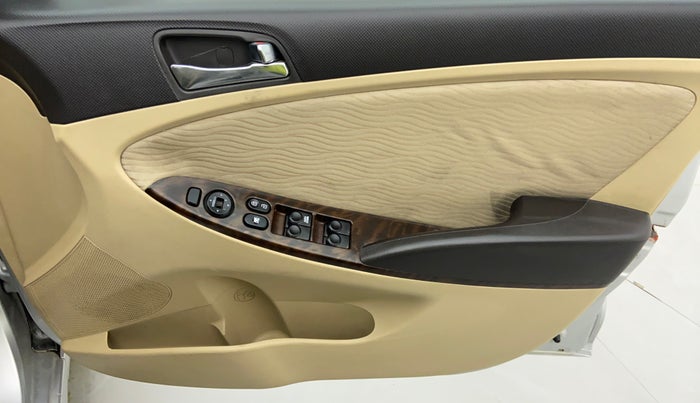 2013 Hyundai Verna FLUIDIC 1.6 SX CRDI, Diesel, Manual, 1,34,533 km, Driver Side Door Panels Control